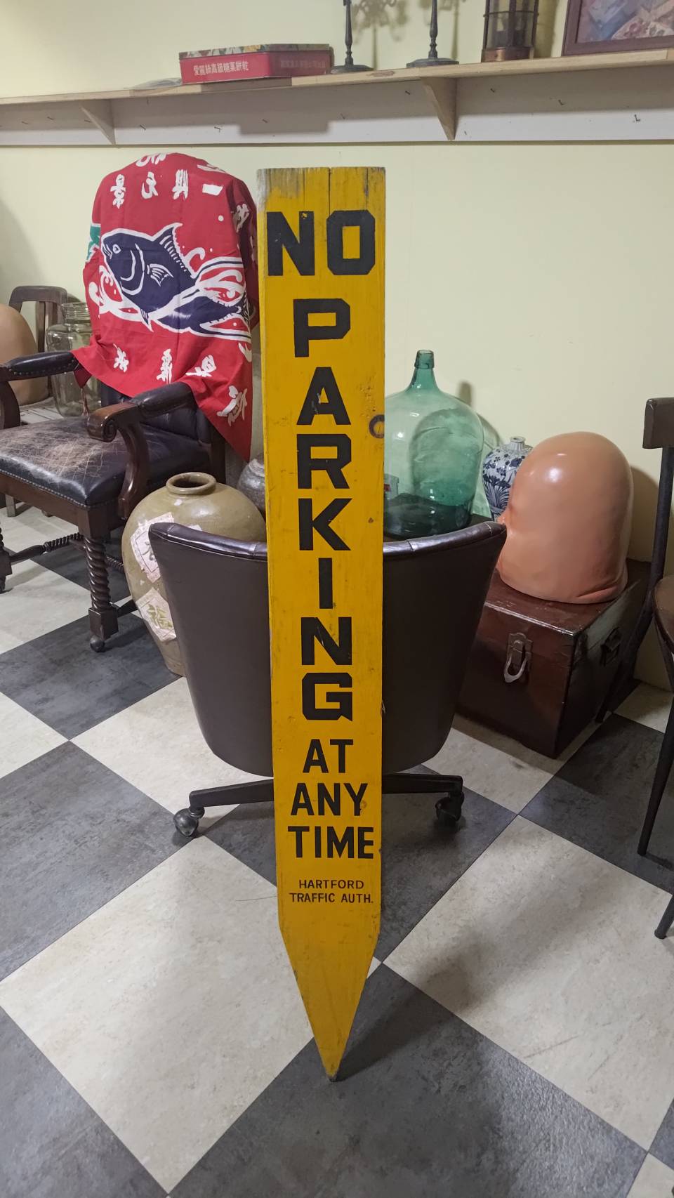 No Parking sign for lawns 草地禁停告示牌